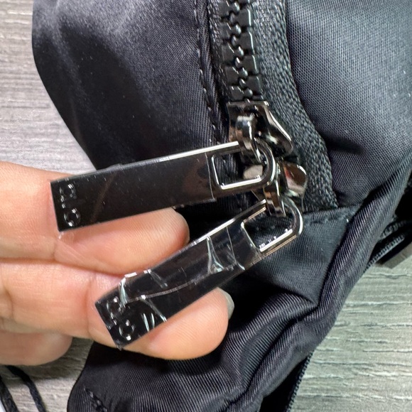 ❤️❤️❤️BNWT ALO Yoga Explorer Fanny- GREAT VDAY GIFT! REDUCED SHIPPING ❤️❤️❤️ - Picture 11 of 11